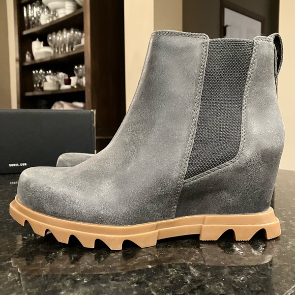 New Sorel Joan of Arctic Wedge III Chelsea Bootie, Waterproof Leather Ankle Boot - Picture 4 of 16